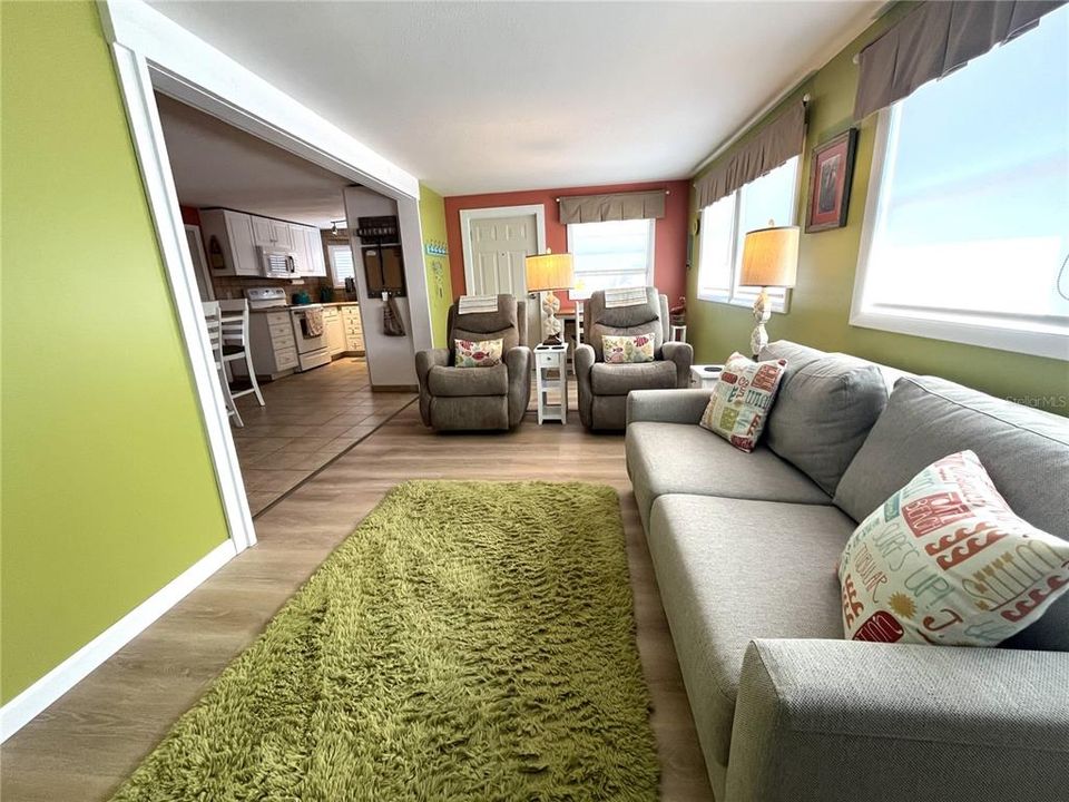 На продажу: $189,000 (2 спален, 1 ванн, 711 Квадратных фут)