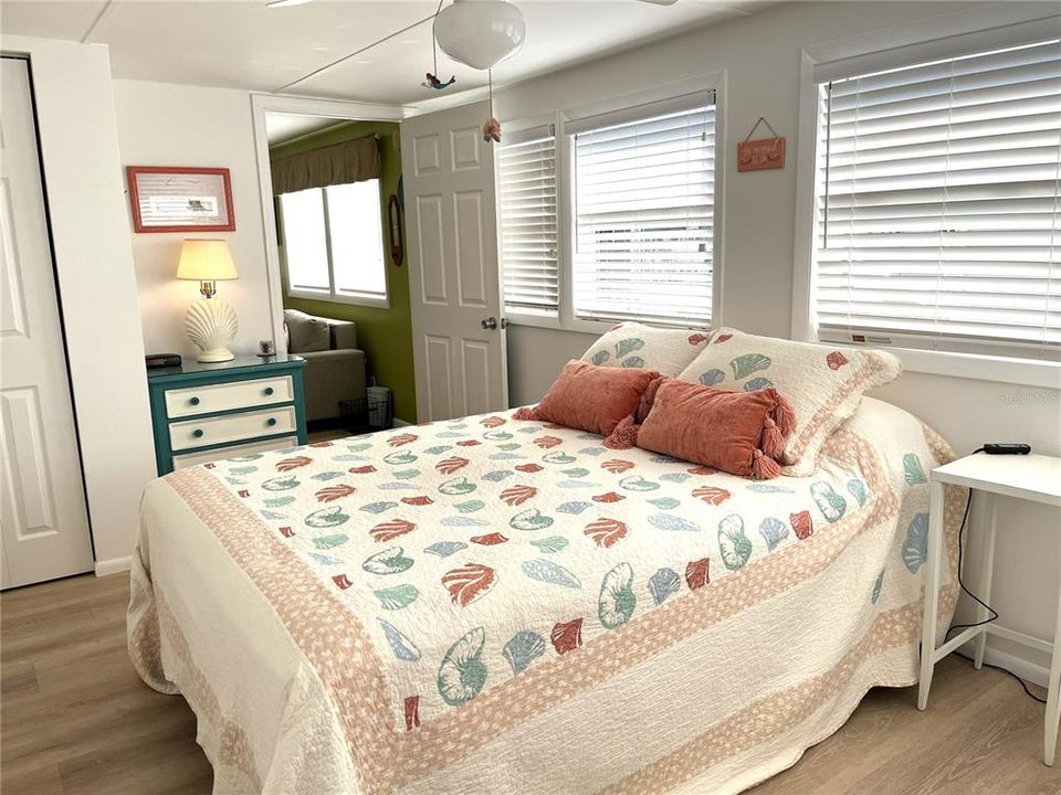 На продажу: $189,000 (2 спален, 1 ванн, 711 Квадратных фут)