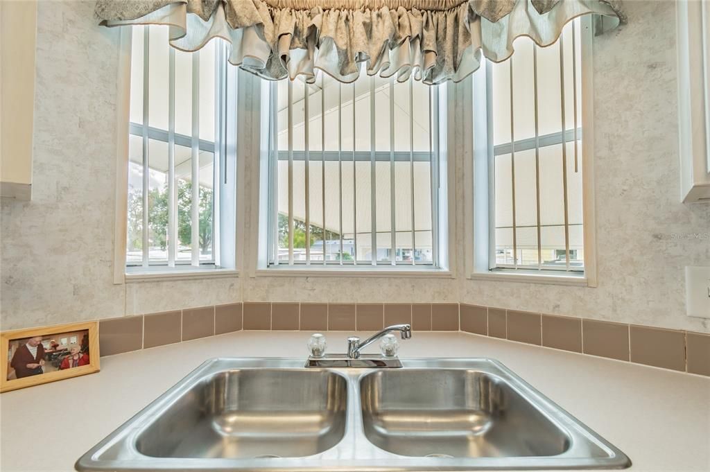 For Sale: $179,000 (2 beds, 2 baths, 1164 Square Feet)