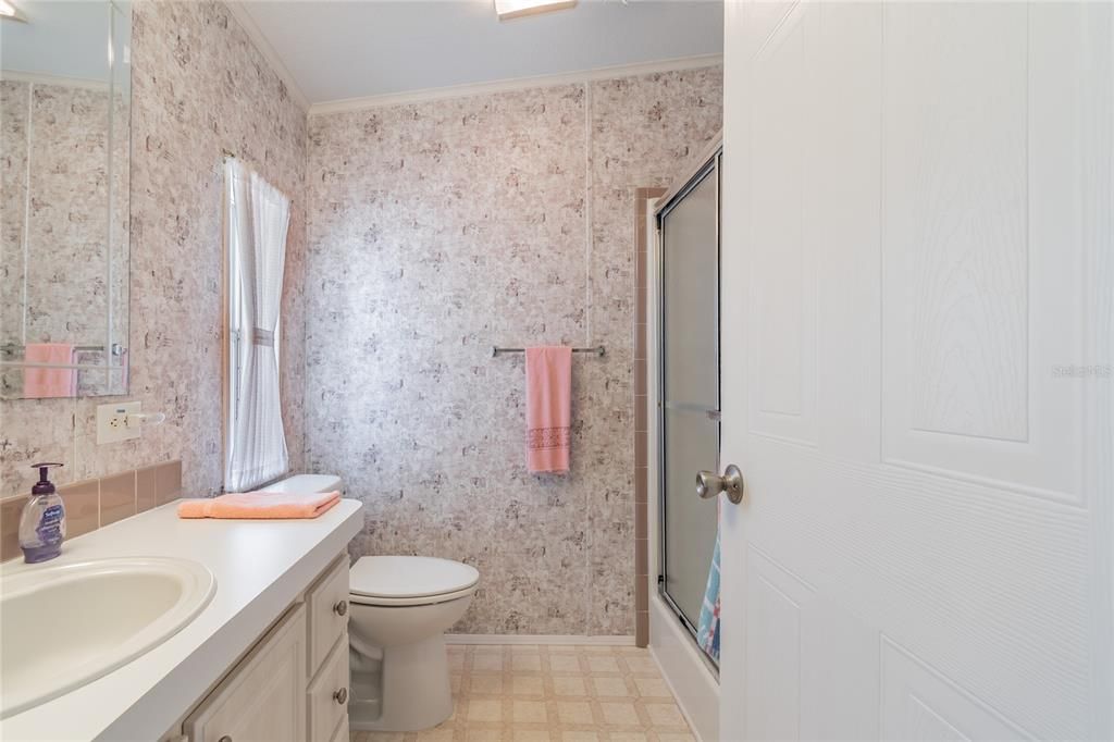 For Sale: $179,000 (2 beds, 2 baths, 1164 Square Feet)