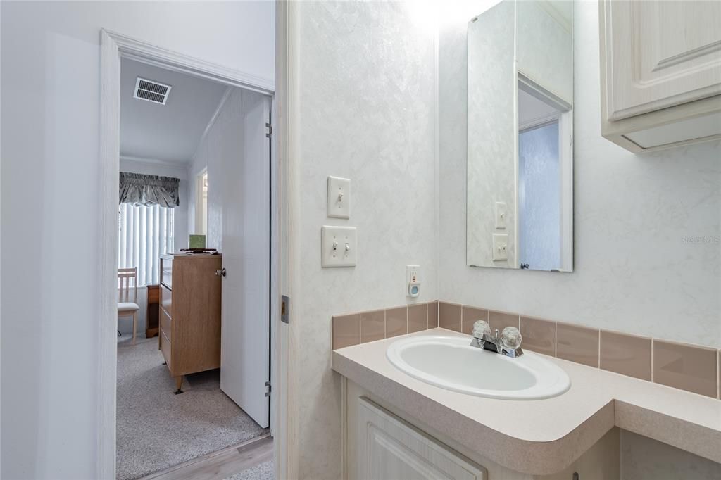 For Sale: $179,000 (2 beds, 2 baths, 1164 Square Feet)