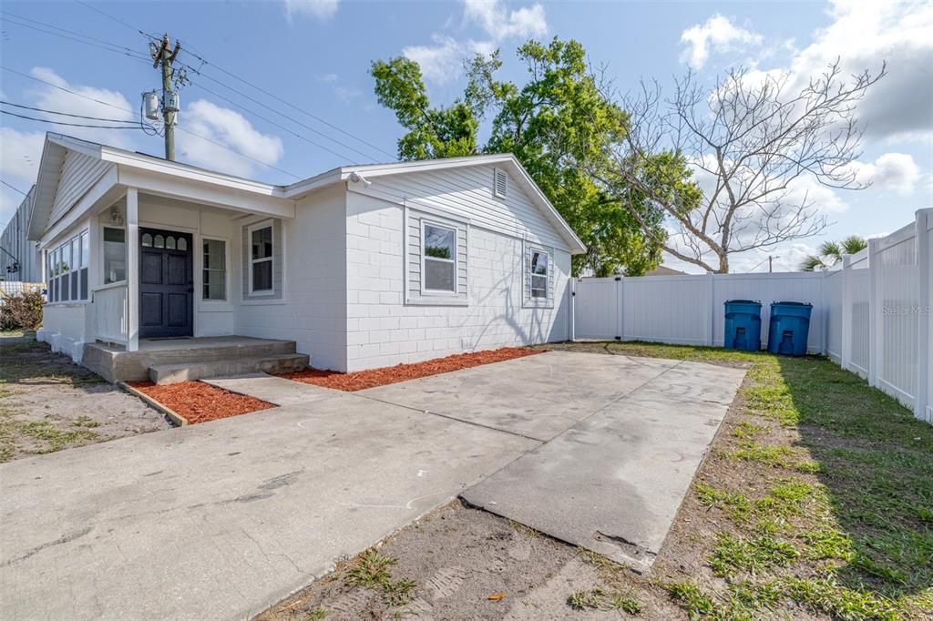 For Sale: $234,500 (3 beds, 2 baths, 1136 Square Feet)