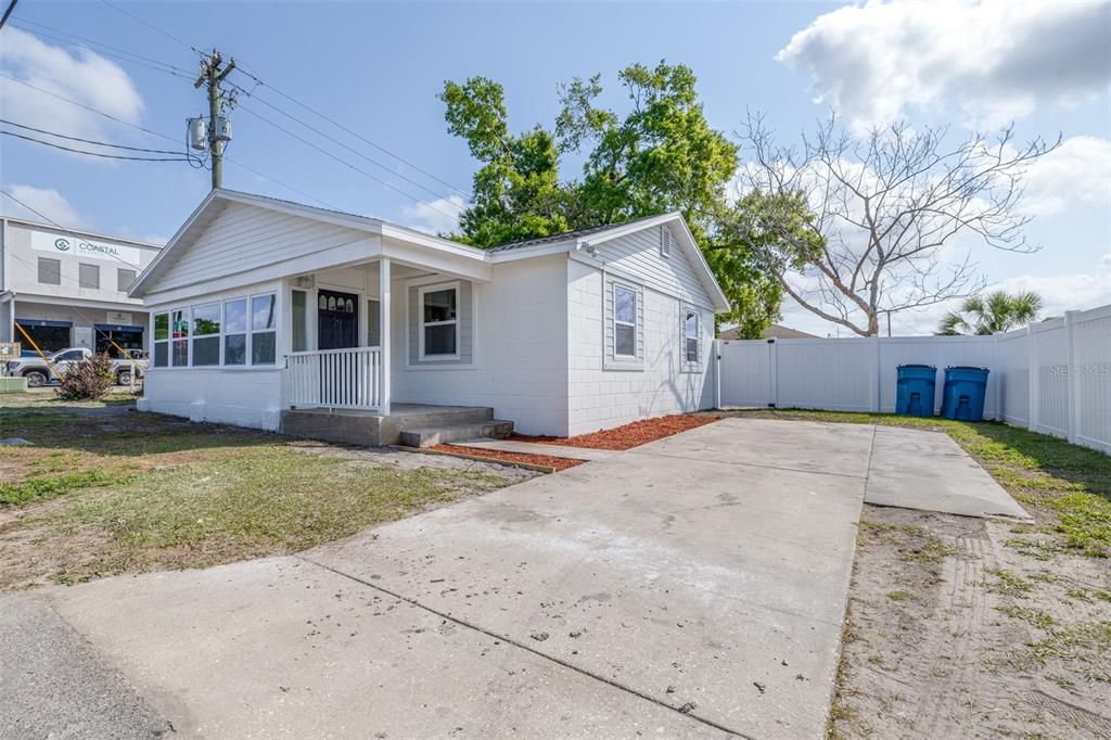 For Sale: $234,500 (3 beds, 2 baths, 1136 Square Feet)