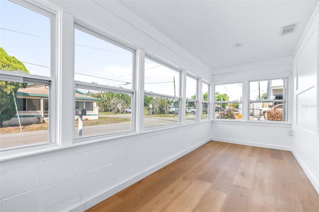 For Sale: $234,500 (3 beds, 2 baths, 1136 Square Feet)