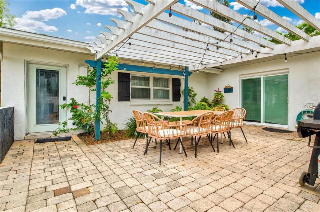 En Venta: $660,000 (3 camas, 3 baños, 1992 Pies cuadrados)