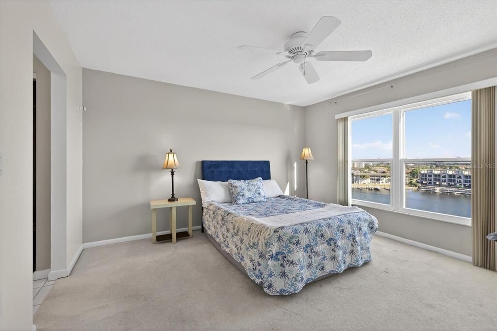 For Sale: $139,000 (1 beds, 1 baths, 715 Square Feet)