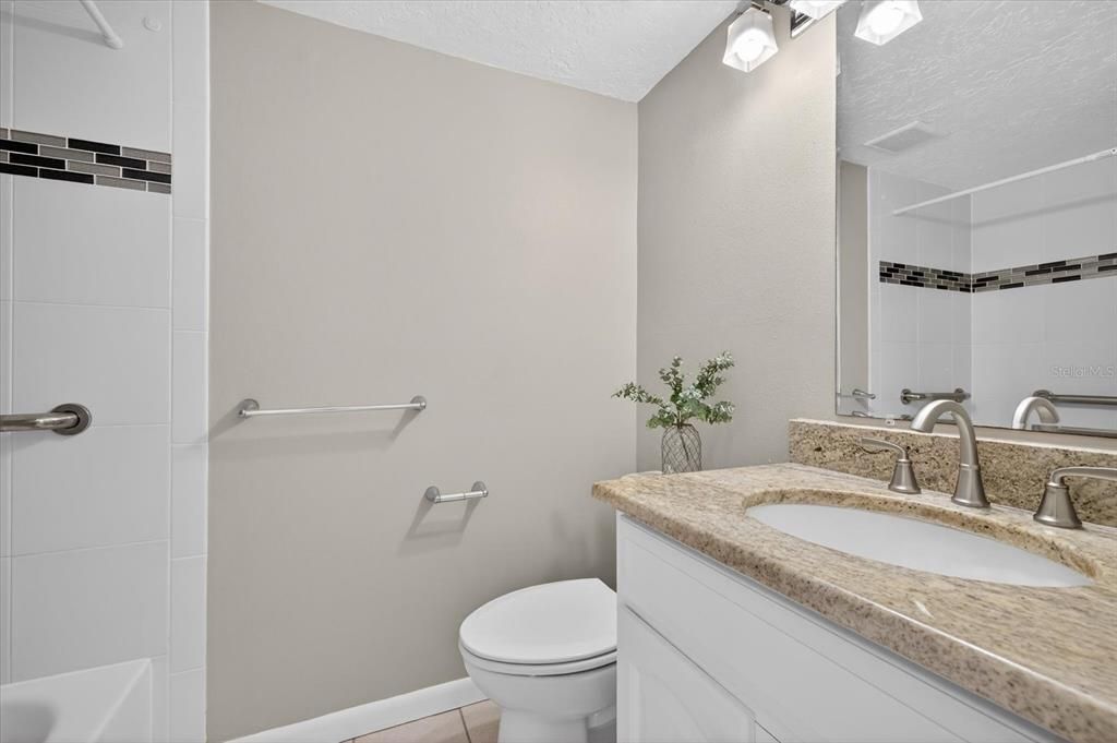 For Sale: $139,000 (1 beds, 1 baths, 715 Square Feet)