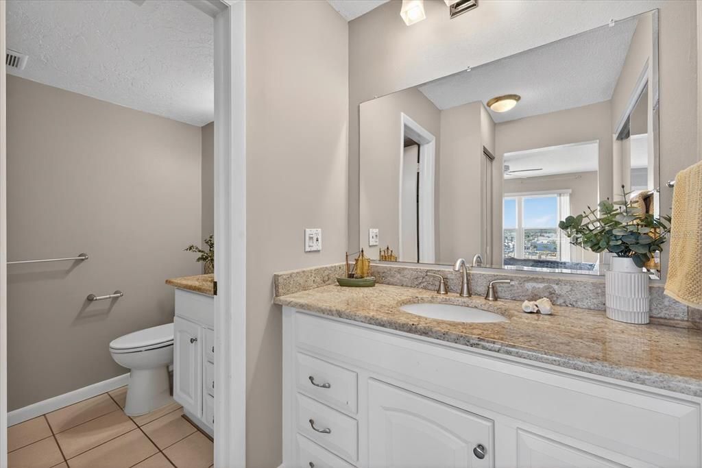 For Sale: $139,000 (1 beds, 1 baths, 715 Square Feet)