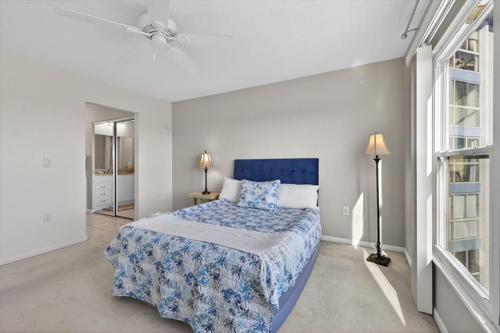 For Sale: $139,000 (1 beds, 1 baths, 715 Square Feet)
