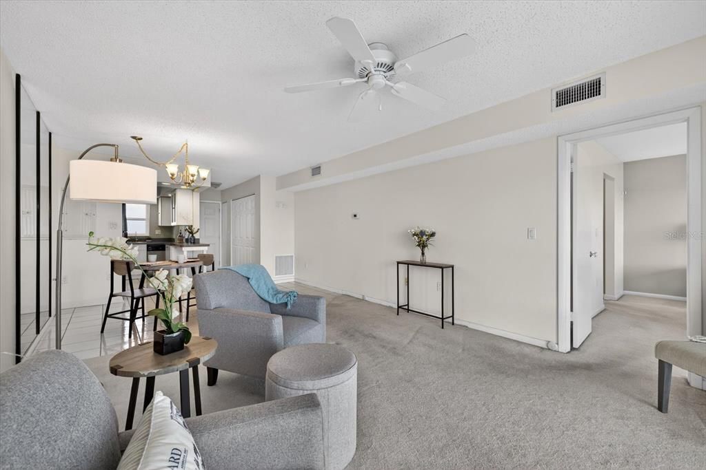 For Sale: $139,000 (1 beds, 1 baths, 715 Square Feet)