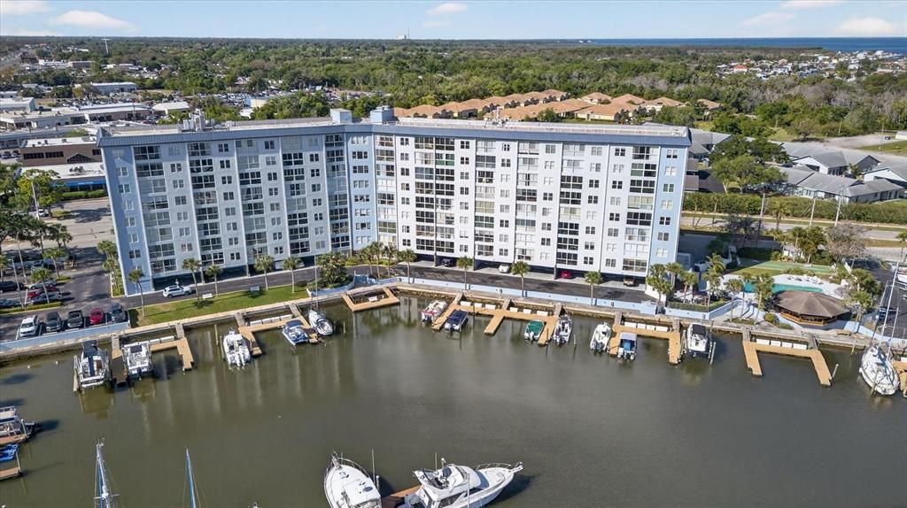 For Sale: $139,000 (1 beds, 1 baths, 715 Square Feet)
