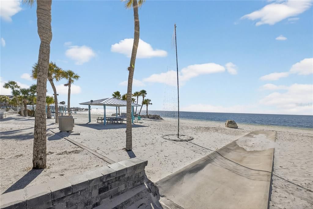 For Sale: $134,000 (1 beds, 1 baths, 715 Square Feet)