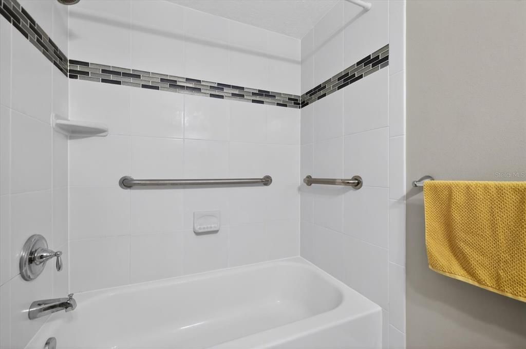 For Sale: $139,000 (1 beds, 1 baths, 715 Square Feet)
