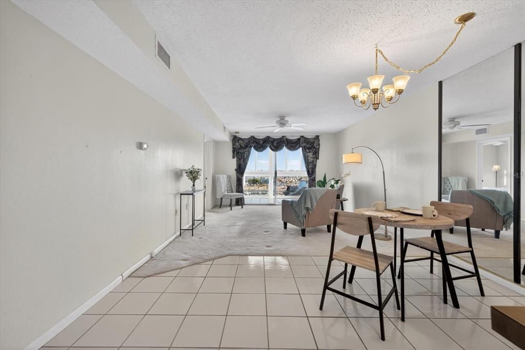 For Sale: $139,000 (1 beds, 1 baths, 715 Square Feet)