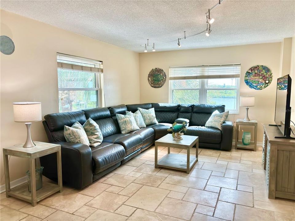 En Venta: $489,000 (2 camas, 1 baños, 860 Pies cuadrados)