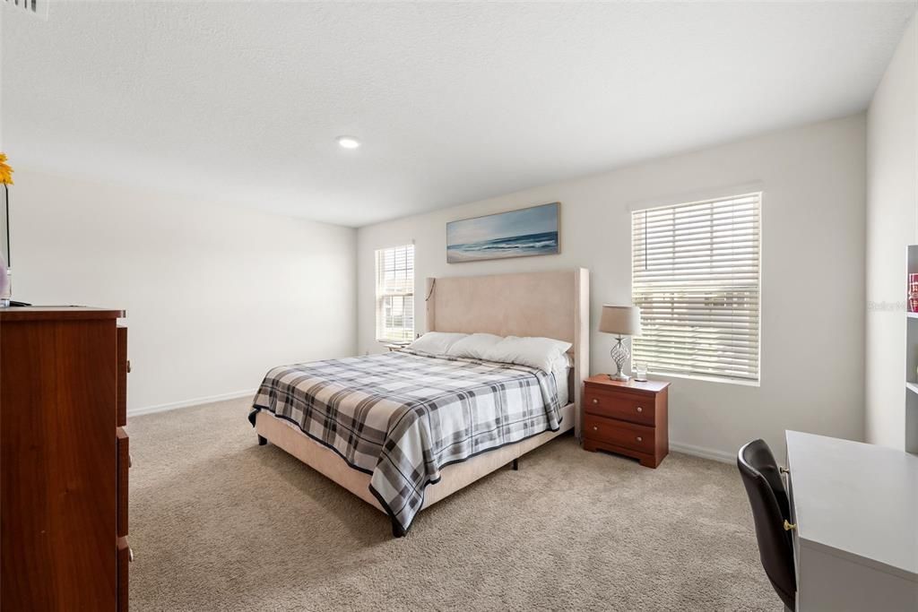 For Rent: $2,600 (5 beds, 3 baths, 2370 Square Feet)