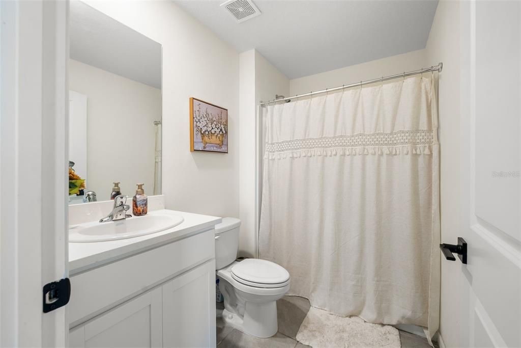 For Rent: $2,600 (5 beds, 3 baths, 2370 Square Feet)