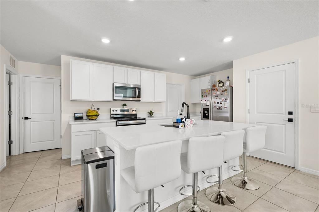For Rent: $2,600 (5 beds, 3 baths, 2370 Square Feet)