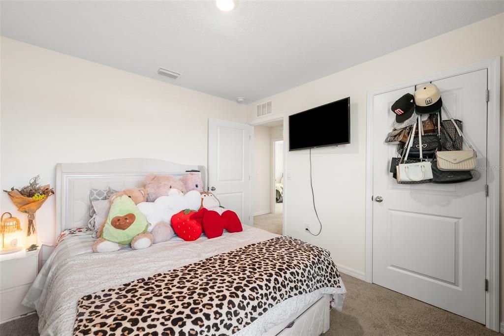 For Rent: $2,600 (5 beds, 3 baths, 2370 Square Feet)