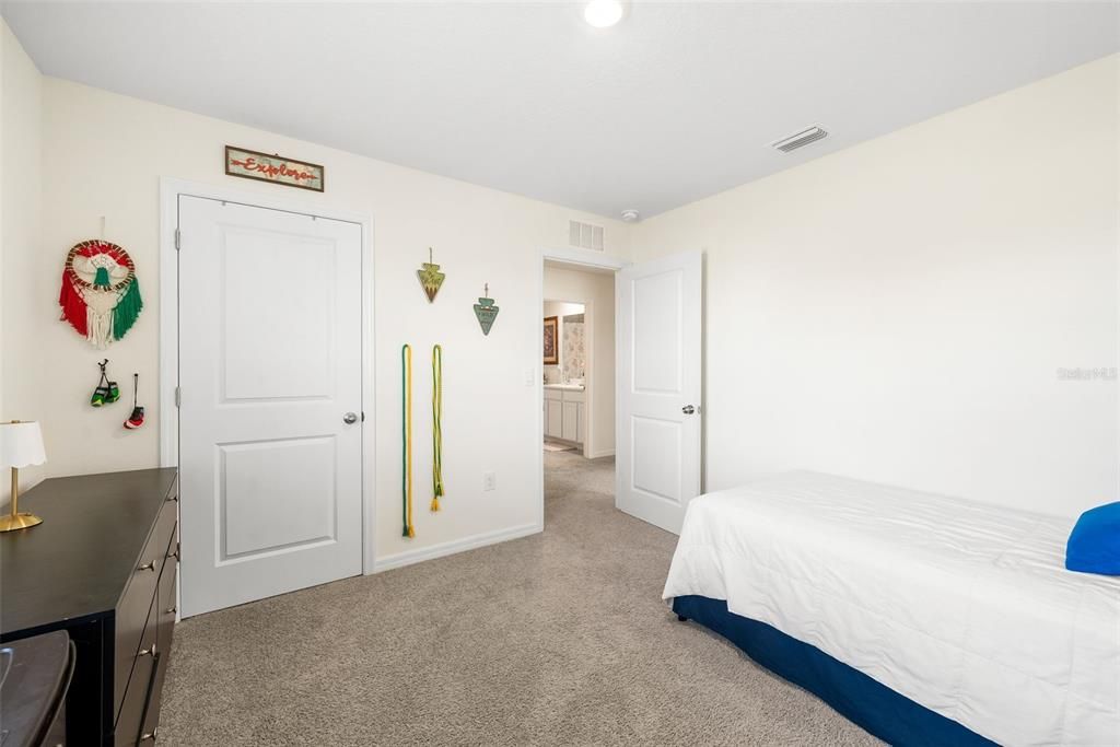 For Rent: $2,600 (5 beds, 3 baths, 2370 Square Feet)