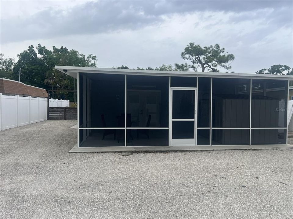 For Rent: $1,900 (2 beds, 1 baths, 756 Square Feet)