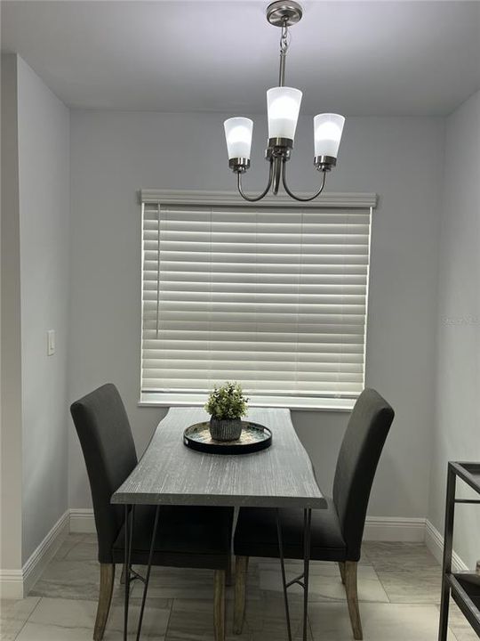 For Rent: $1,900 (2 beds, 1 baths, 756 Square Feet)