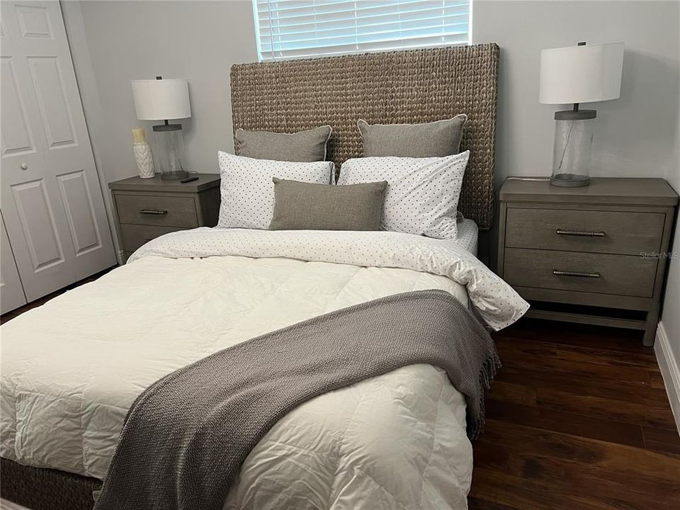 For Rent: $1,900 (2 beds, 1 baths, 756 Square Feet)