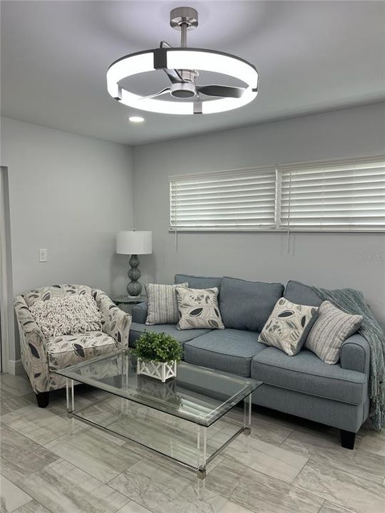 For Rent: $1,900 (2 beds, 1 baths, 756 Square Feet)