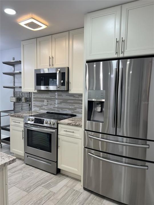 For Rent: $1,900 (2 beds, 1 baths, 756 Square Feet)
