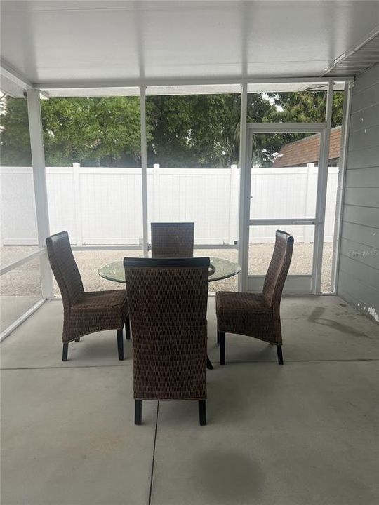 For Rent: $1,900 (2 beds, 1 baths, 756 Square Feet)