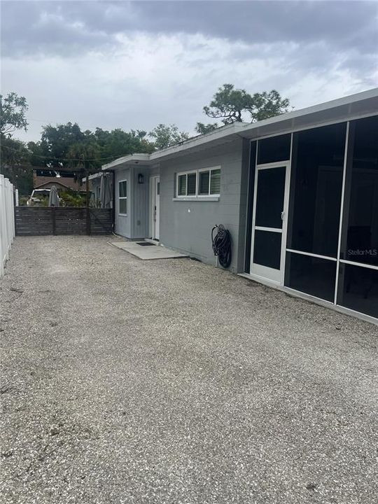 For Rent: $1,900 (2 beds, 1 baths, 756 Square Feet)