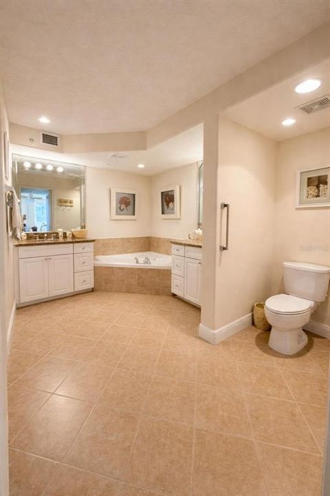 For Sale: $999,000 (3 beds, 3 baths, 2412 Square Feet)