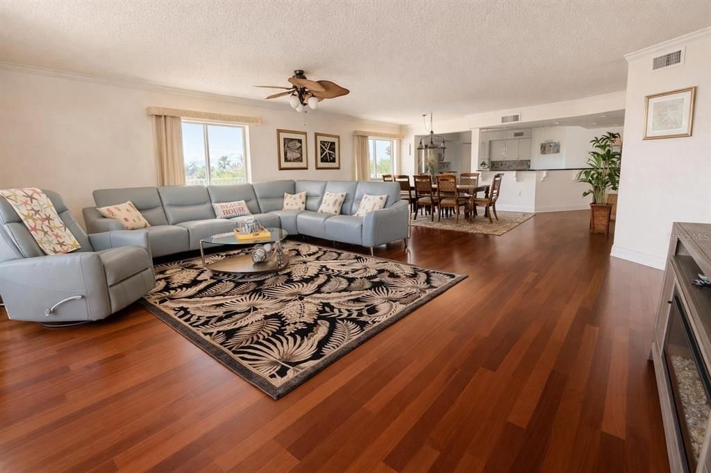 For Sale: $999,000 (3 beds, 3 baths, 2412 Square Feet)