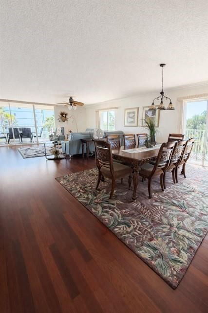 For Sale: $999,000 (3 beds, 3 baths, 2412 Square Feet)