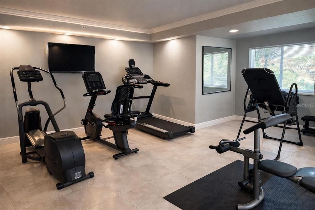 For Sale: $999,000 (3 beds, 3 baths, 2412 Square Feet)