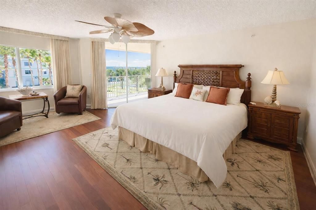 For Sale: $999,000 (3 beds, 3 baths, 2412 Square Feet)