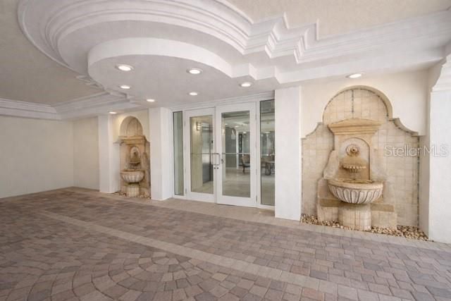 For Sale: $999,000 (3 beds, 3 baths, 2412 Square Feet)
