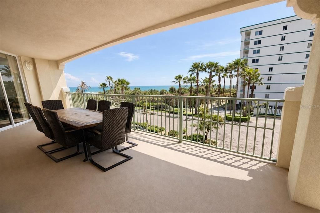 For Sale: $999,000 (3 beds, 3 baths, 2412 Square Feet)