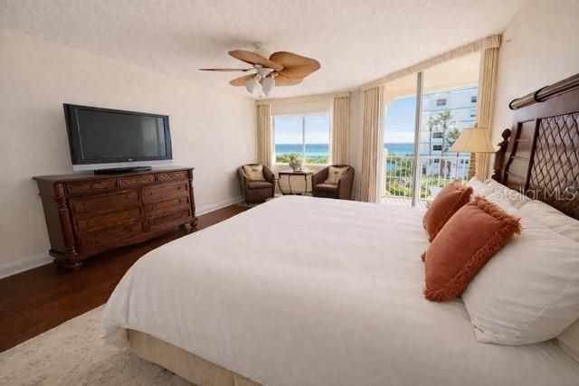 For Sale: $999,000 (3 beds, 3 baths, 2412 Square Feet)
