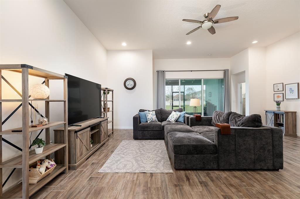 Active With Contract: $575,000 (4 beds, 3 baths, 2621 Square Feet)