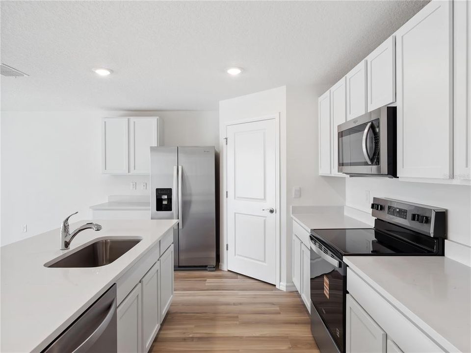 For Rent: $2,200 (4 beds, 2 baths, 1828 Square Feet)