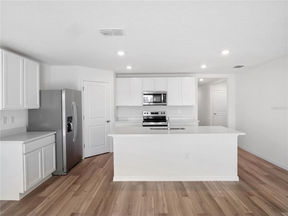 For Rent: $2,200 (4 beds, 2 baths, 1828 Square Feet)