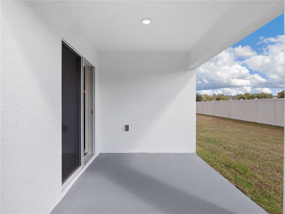 For Rent: $2,200 (4 beds, 2 baths, 1828 Square Feet)