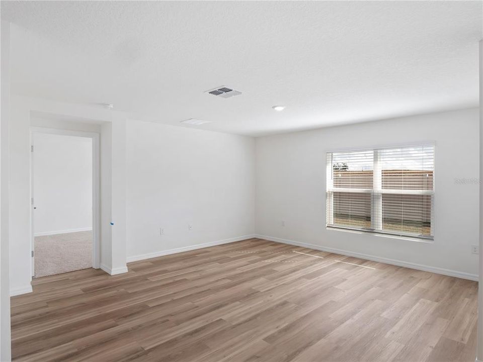 For Rent: $2,200 (4 beds, 2 baths, 1828 Square Feet)