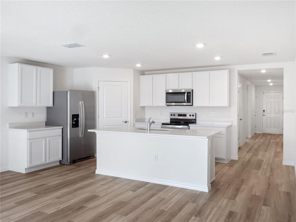For Rent: $2,200 (4 beds, 2 baths, 1828 Square Feet)