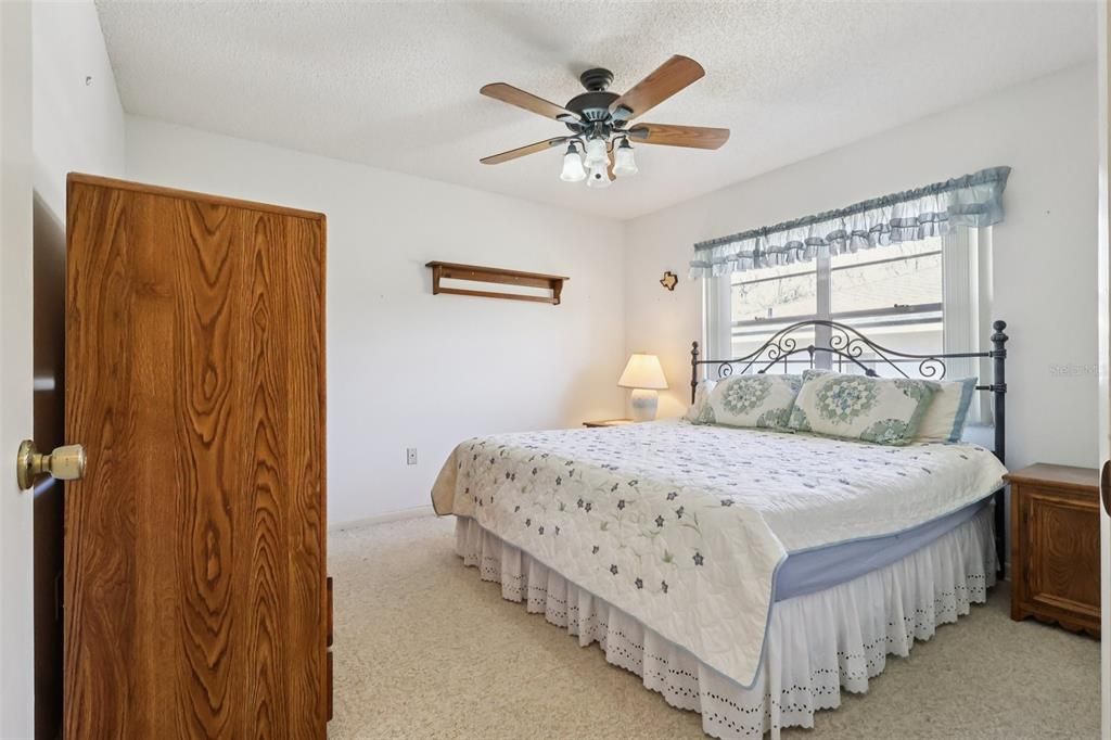 For Sale: $255,000 (2 beds, 2 baths, 1524 Square Feet)
