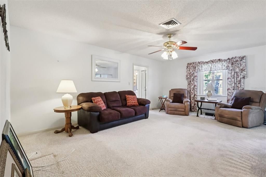 For Sale: $255,000 (2 beds, 2 baths, 1524 Square Feet)