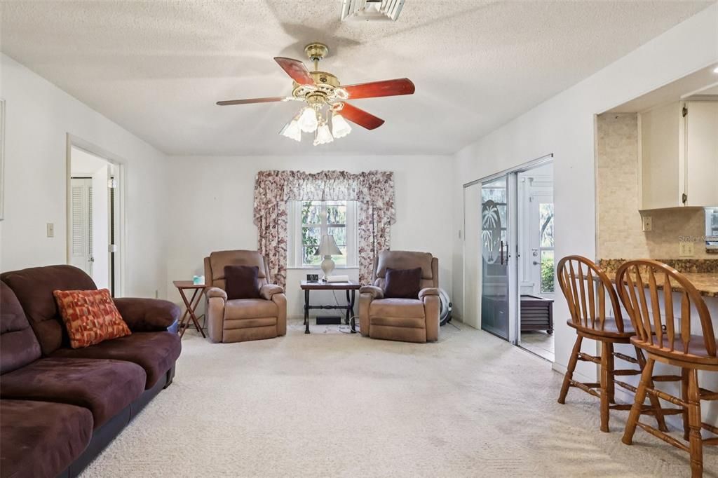 For Sale: $255,000 (2 beds, 2 baths, 1524 Square Feet)