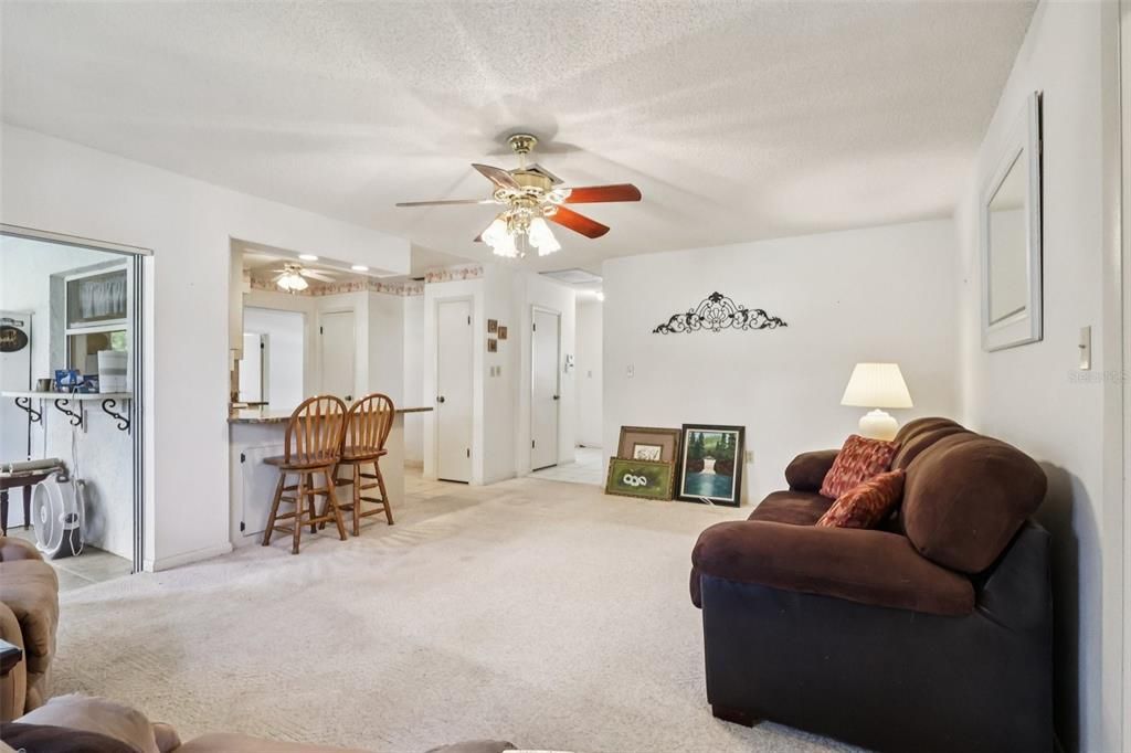 For Sale: $255,000 (2 beds, 2 baths, 1524 Square Feet)