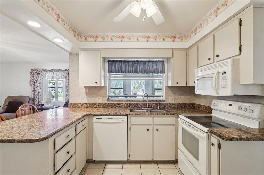 For Sale: $255,000 (2 beds, 2 baths, 1524 Square Feet)